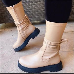 🔥New🔥 
HEEL HEIGHT APPROX: 2"
PLATFORM HEIGHT APPROX: 1.25"
TRUE TO Size